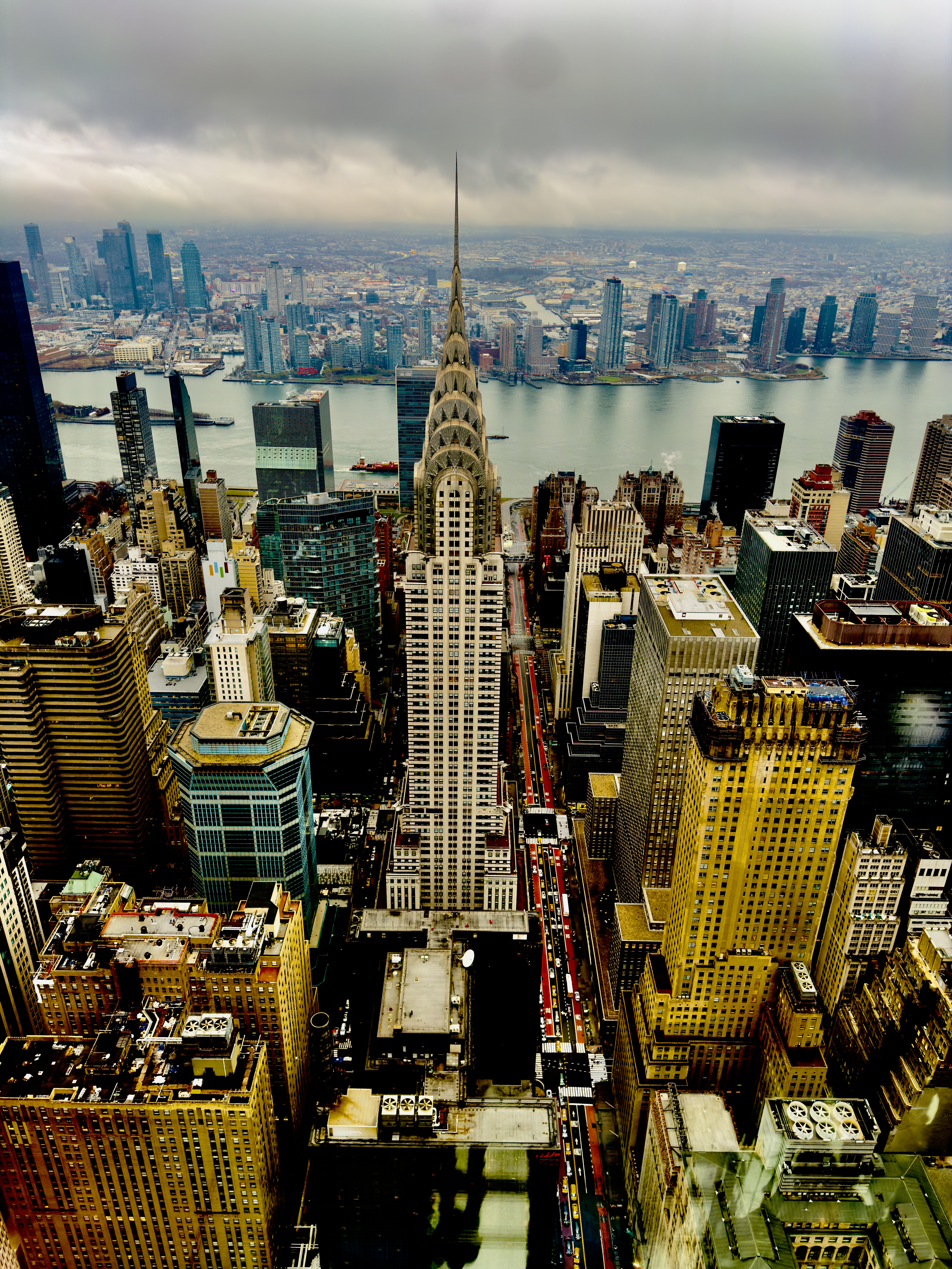 Peek of the Empire State, entire city at a glance